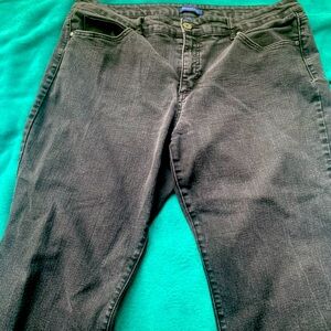 💚3/$25 Bandolino 20W short light black jeans